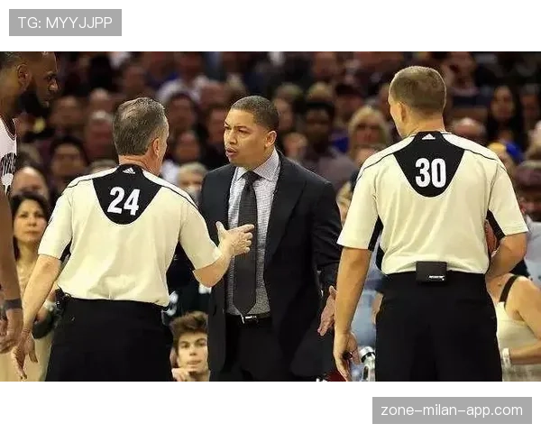 篮球中三秒规则国际差异解析，FIBA与NBA的不同判罚标准