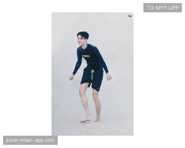 覃海洋刚发度假照，我算了下那身衣服的价钱能顶我两个月房租