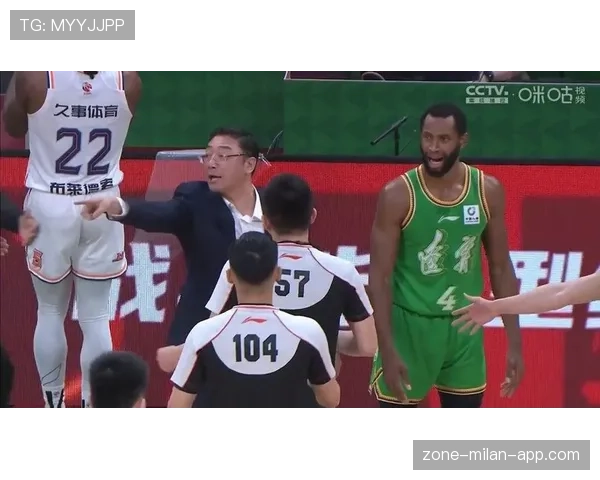 阻挡犯规判罚标准竟和常识大不同，裁判到底怎么判？